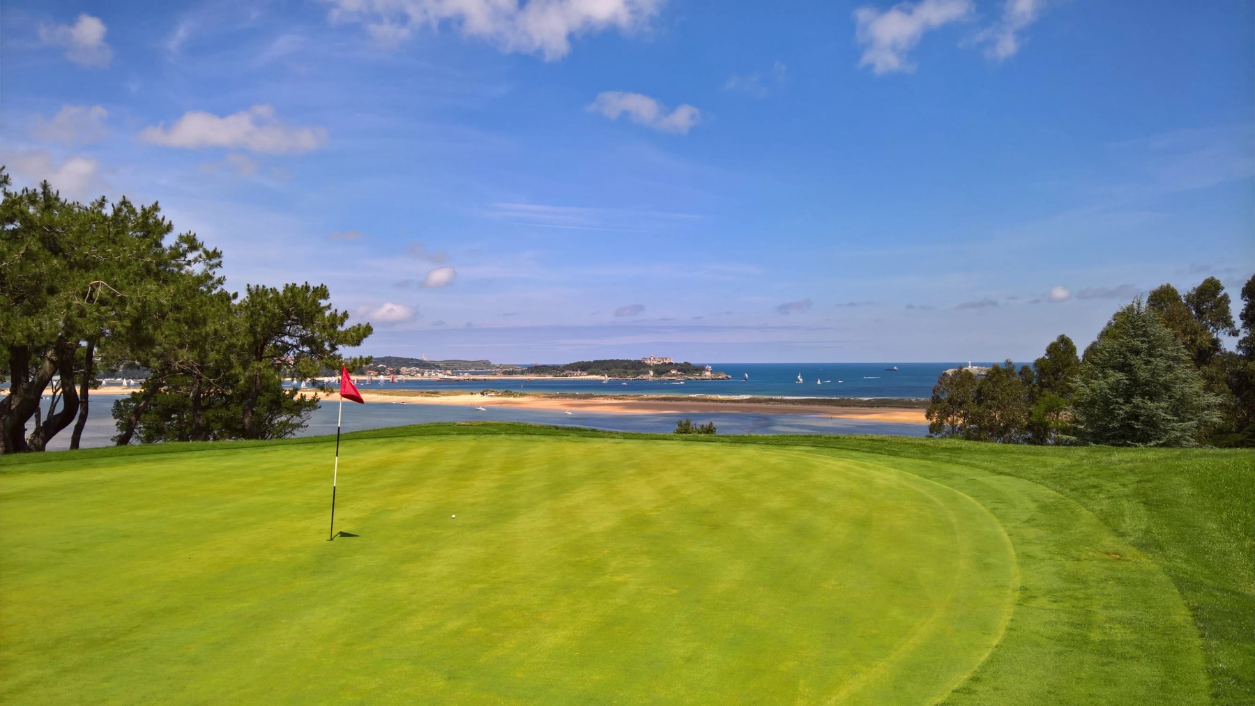 A green on the Cantabrian coast, Real Club de Golf de Pedreña